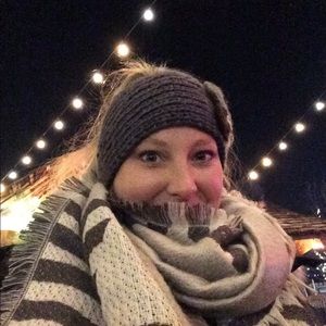 Meet your Posher, Monika